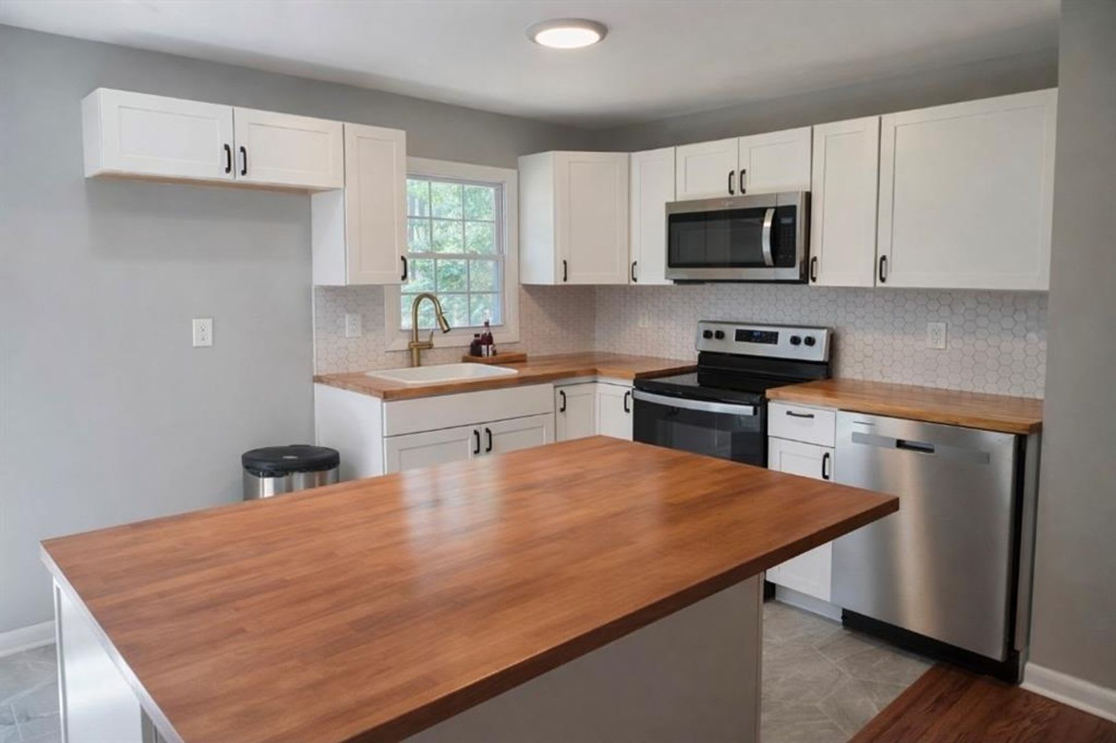 Fully Renovated Brick Ranch! – photo 5