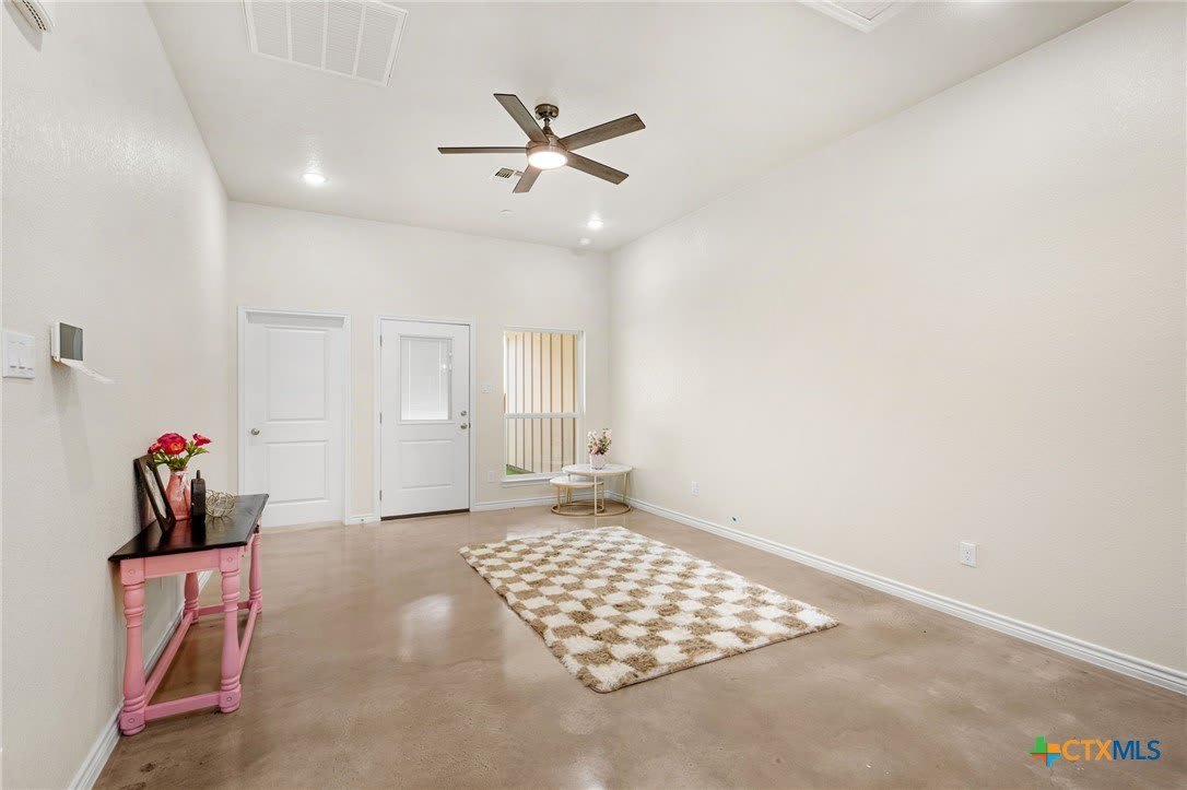 410 W Avenue C – photo 4