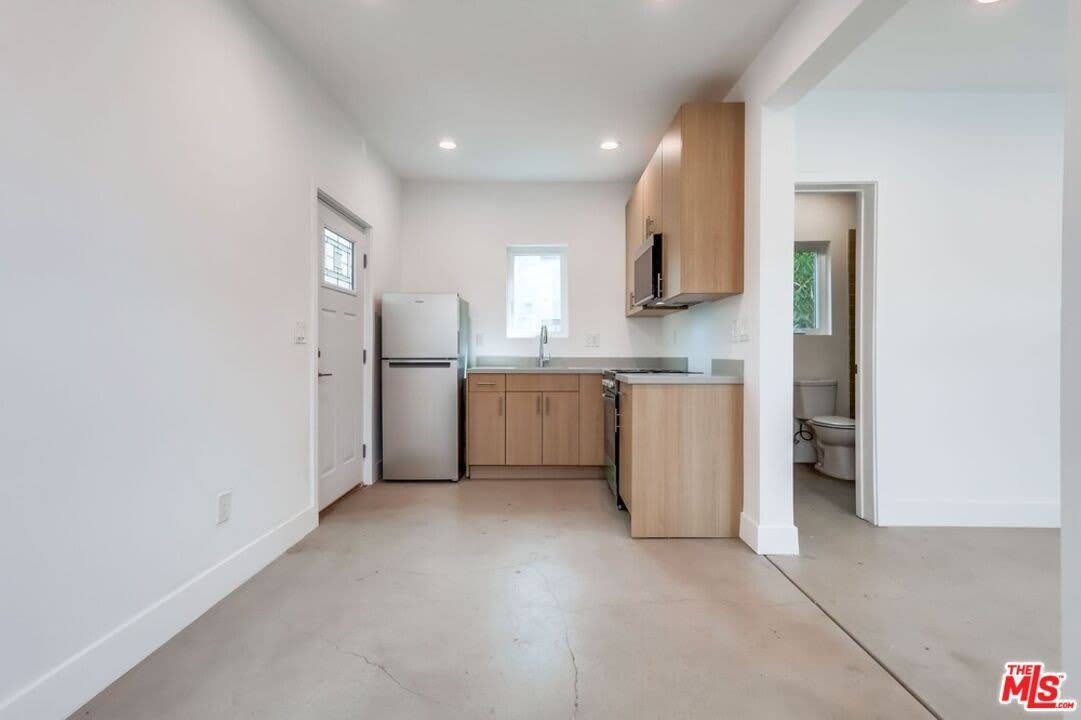 1151 S Highland Ave – photo 3