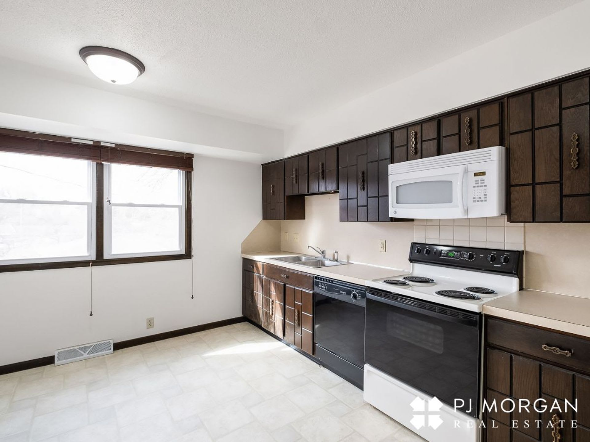 3 Bed 3 Bath Duplex – photo 3
