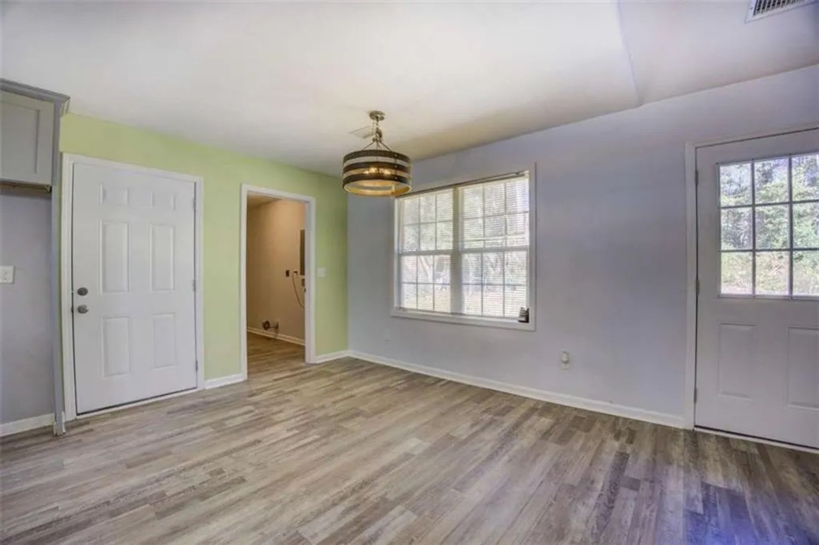 Room in 3 Bedroom Home at Navajo Trl – photo 3