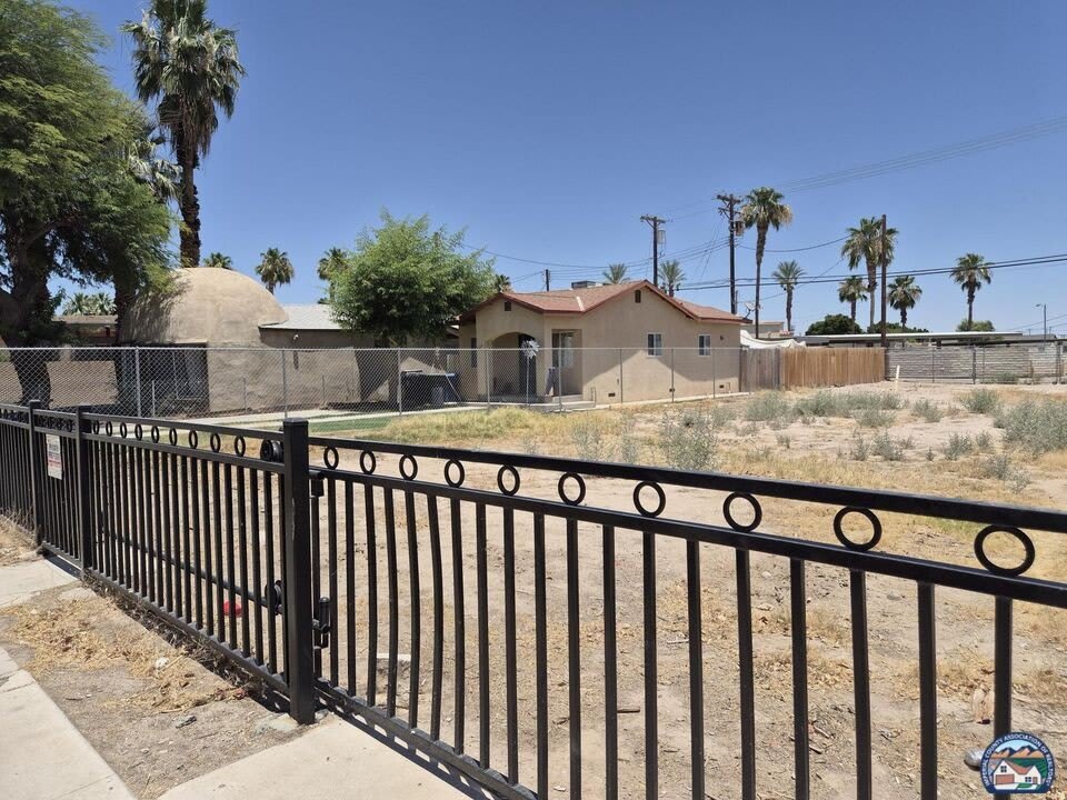 226 S Imperial Ave – photo 3