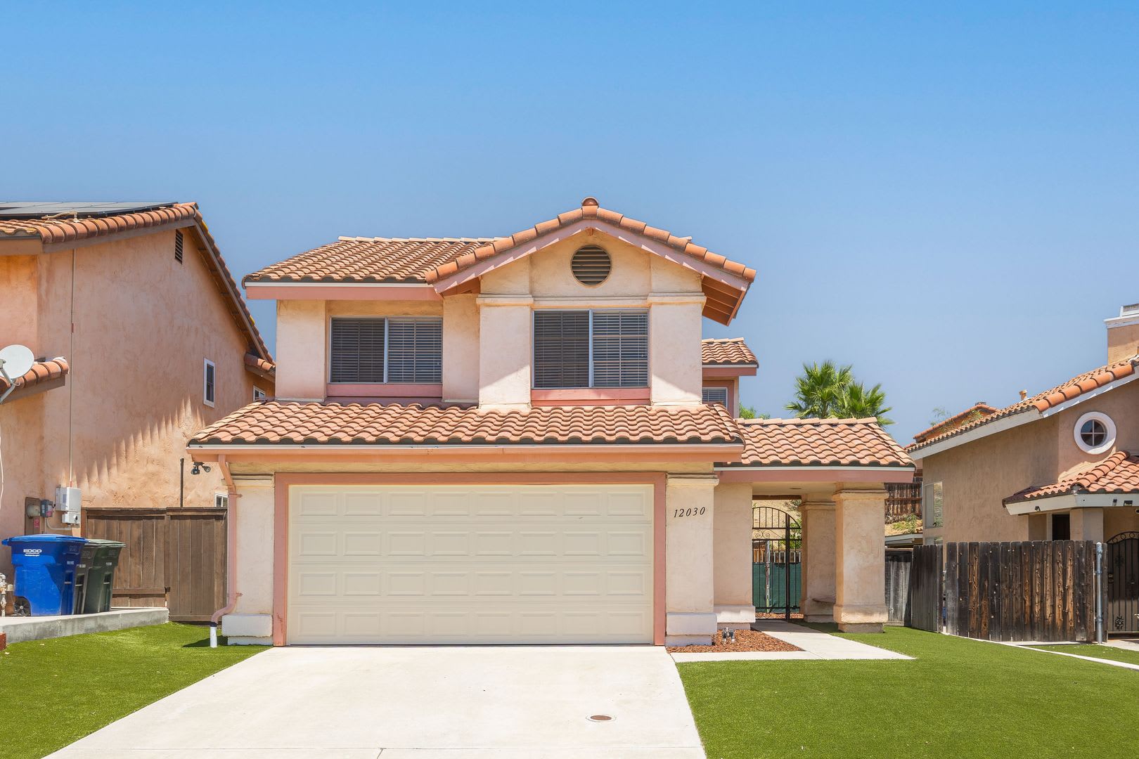 Spacious 3-Bedroom Home In the Community of Montecito, Rancho San Diego! – photo 2