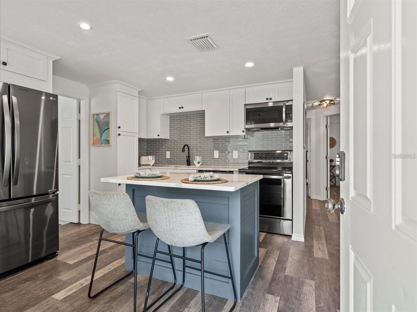 3138 W VARN Avenue – photo 3