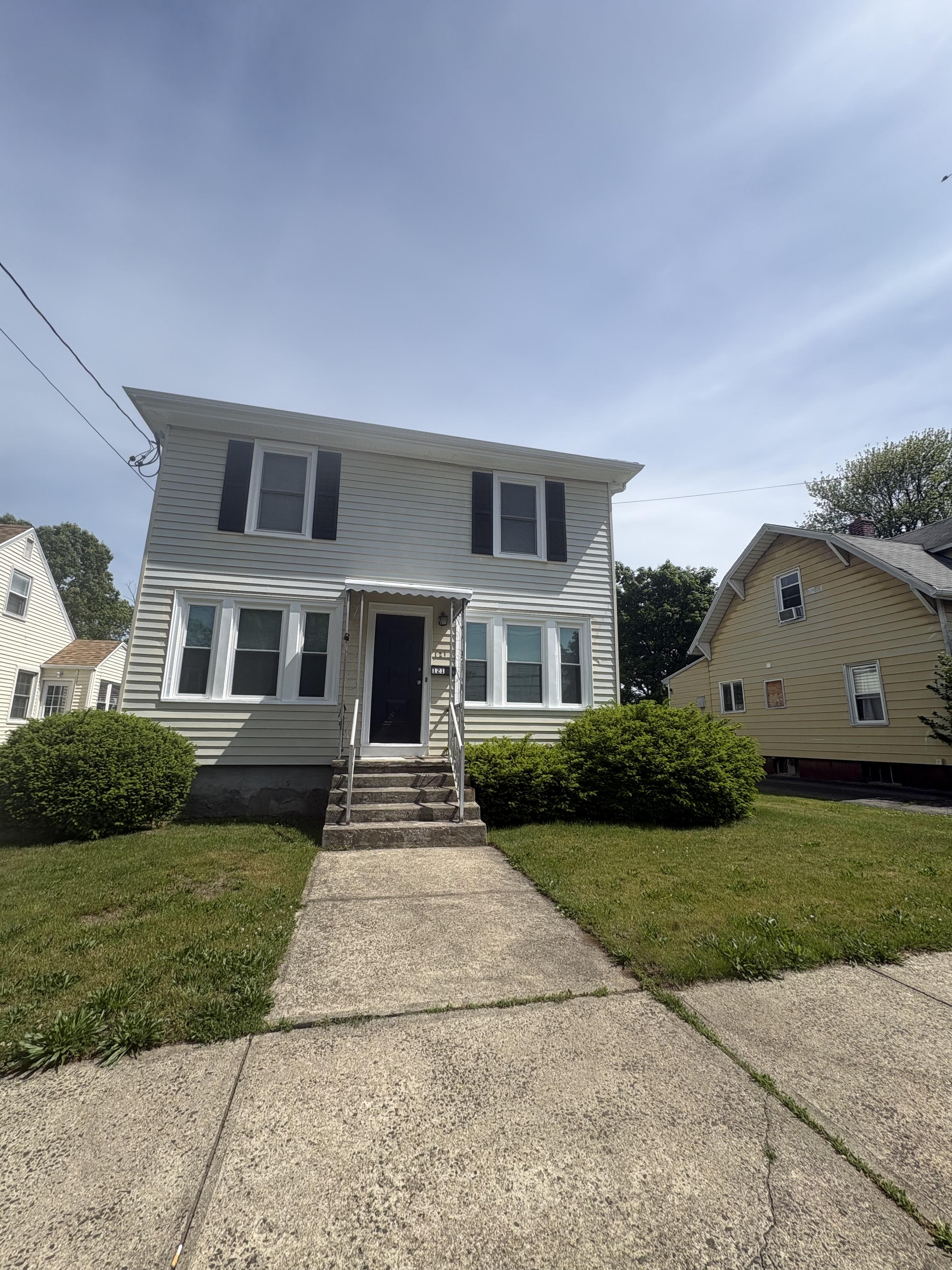 121 School St – photo 1