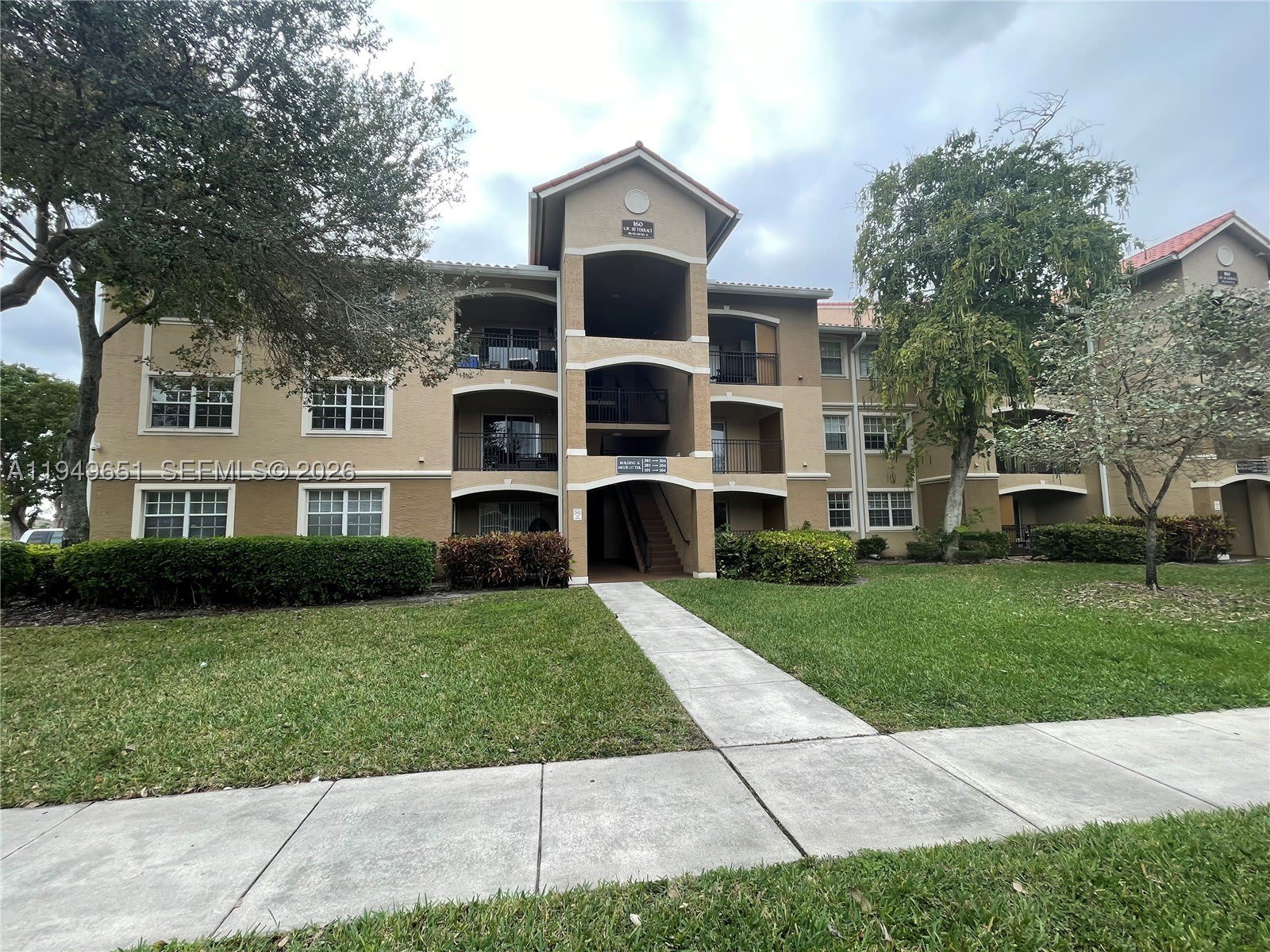 160 SW 117th Ter – photo 2