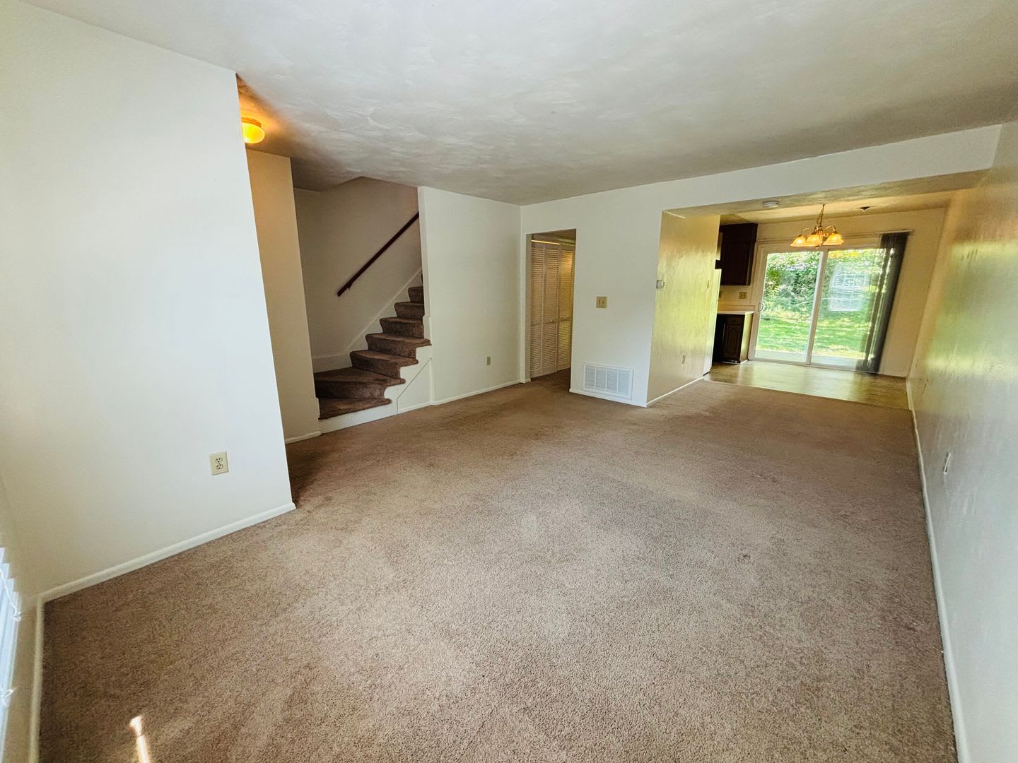 2 Bedroom, 1.5 Bath Townhouse – photo 5
