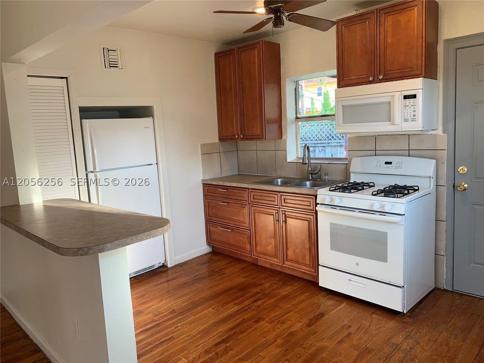1806 Funston St – photo 2