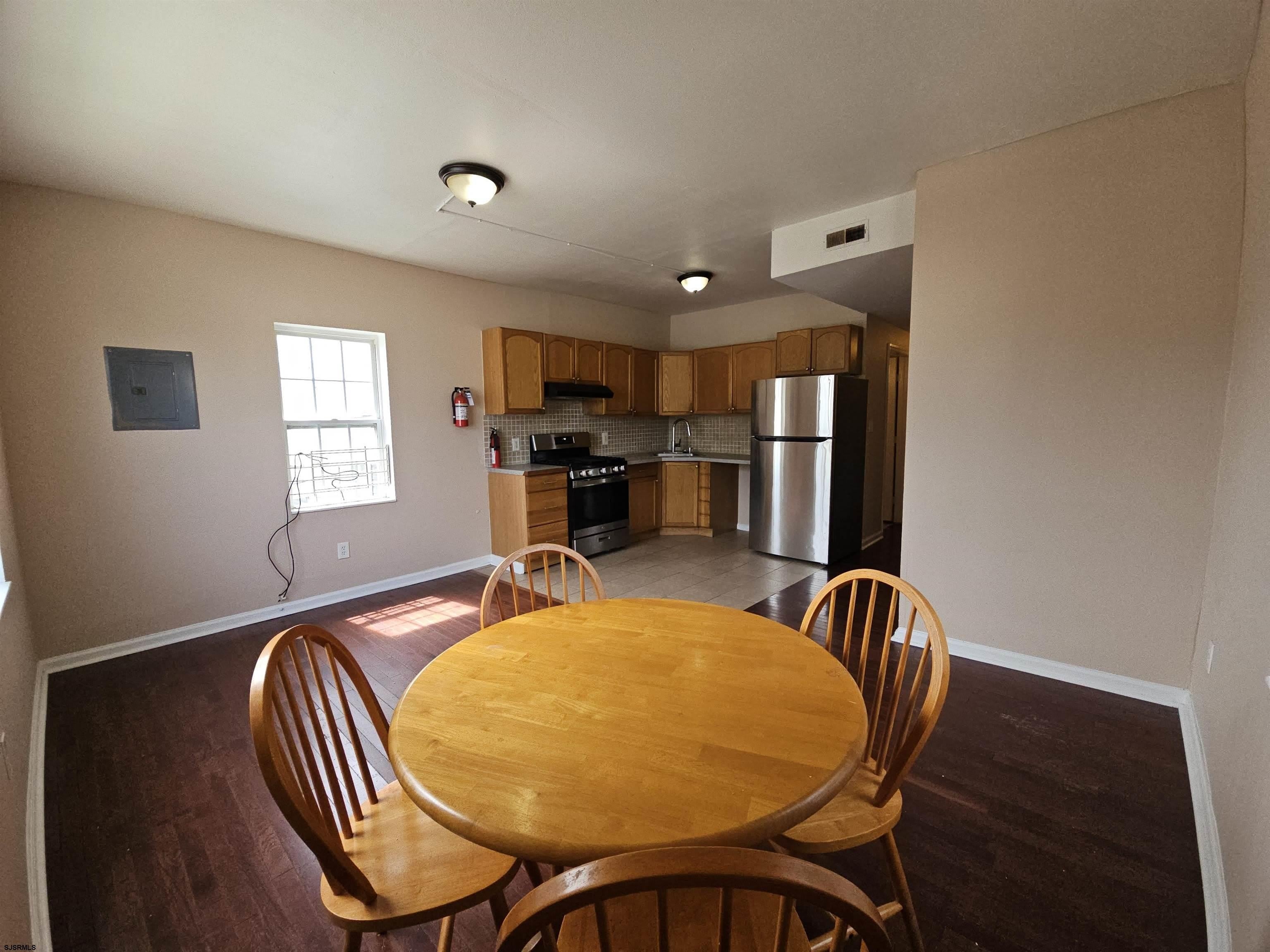 522 N Indiana Ave – photo 5