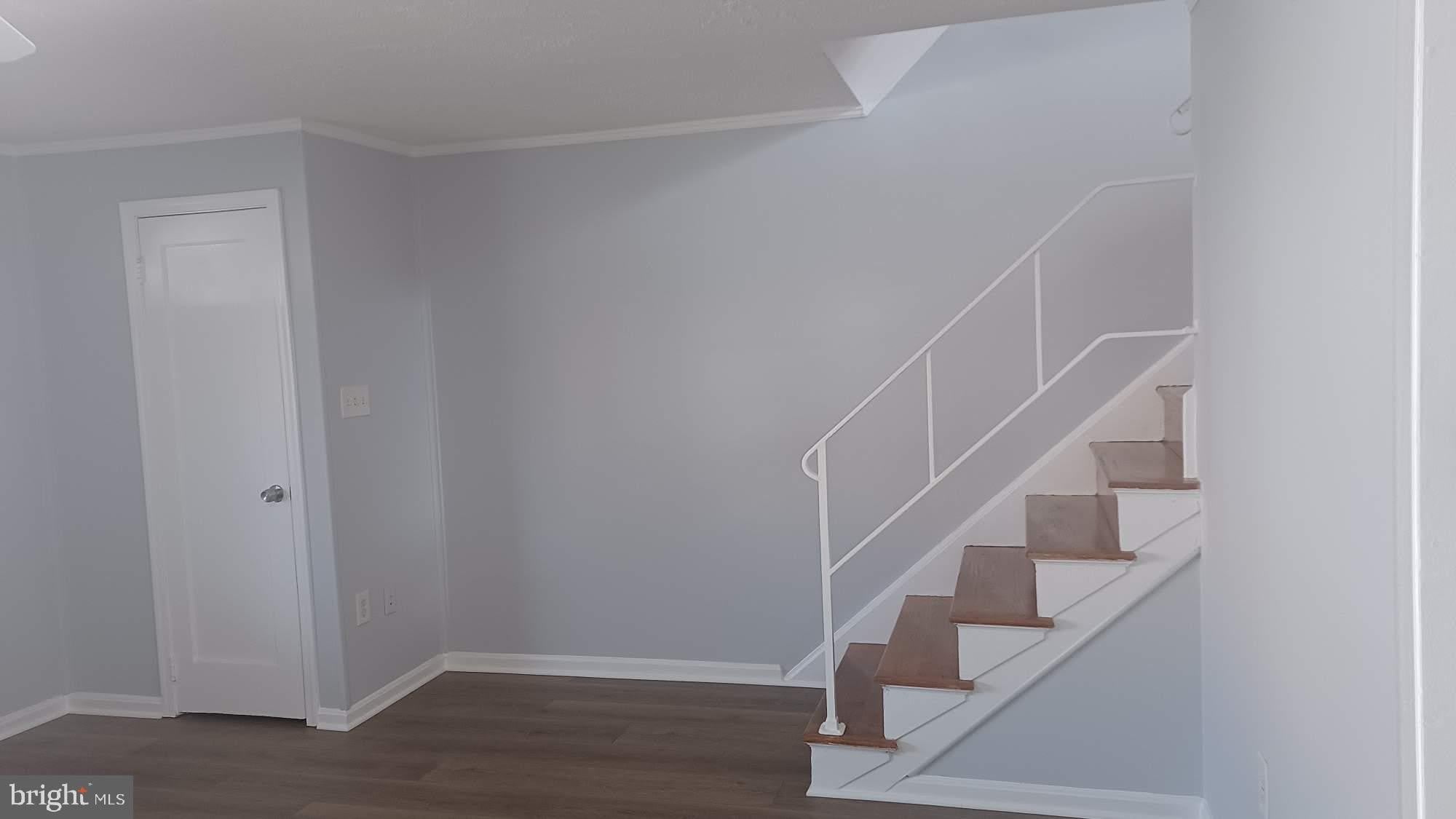 2053 LARKHALL Road – photo 2