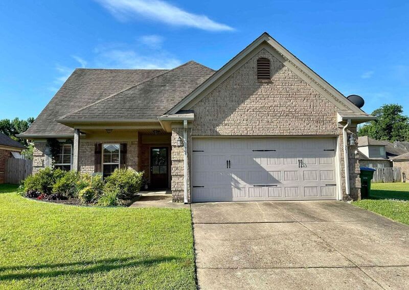 205 Hackberry Cove – photo 1