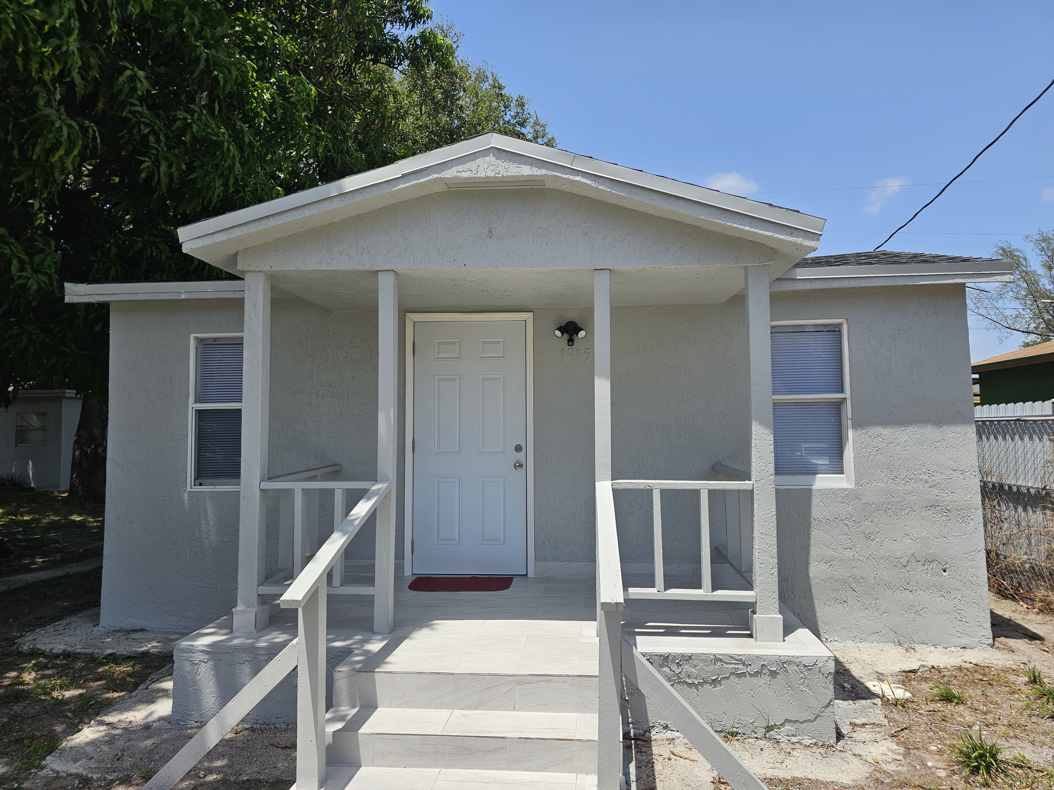 1915 Nw 82Nd St – photo 1