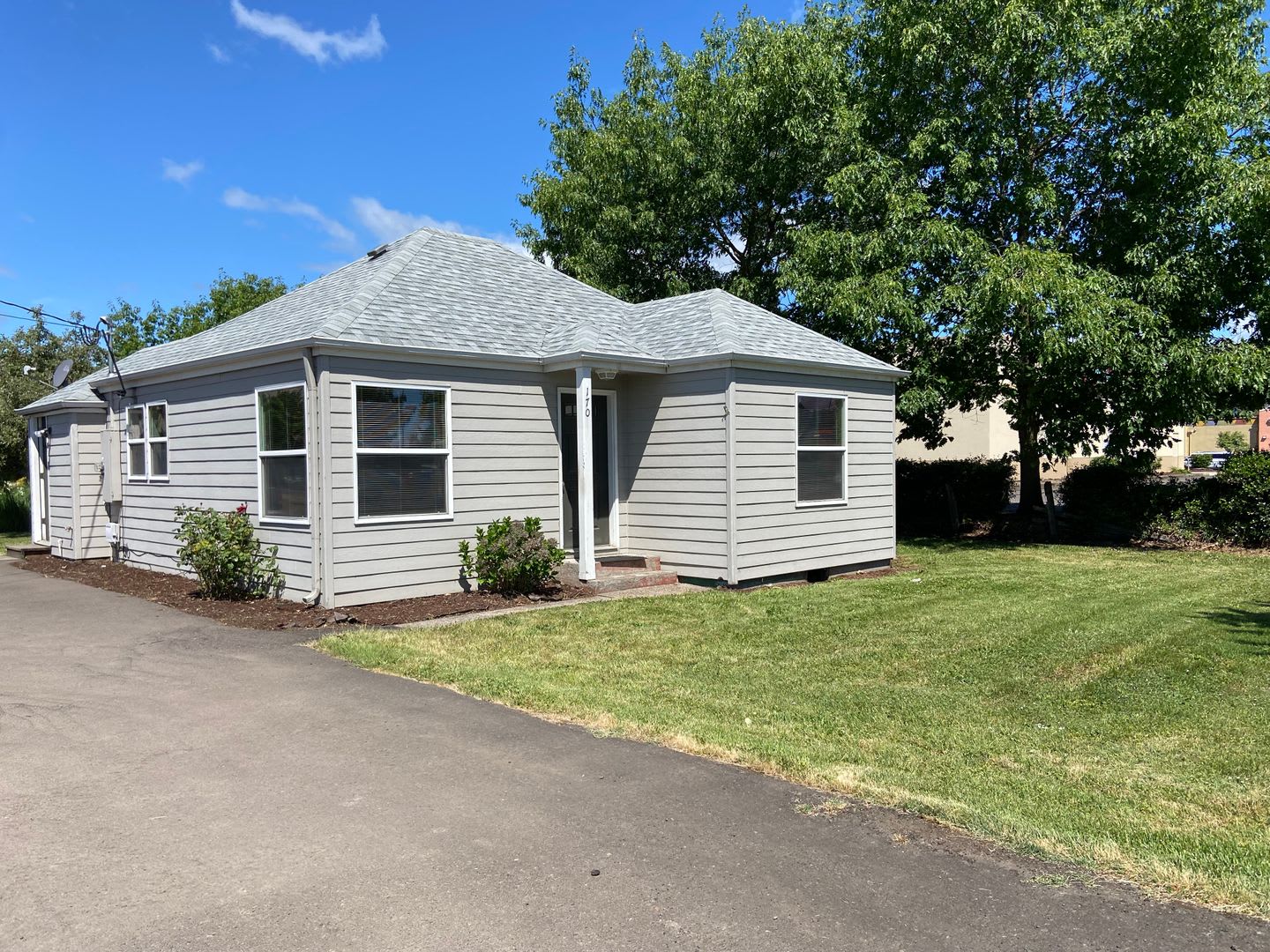 Beautifully Remodeled Springfield Cottage – photo 2