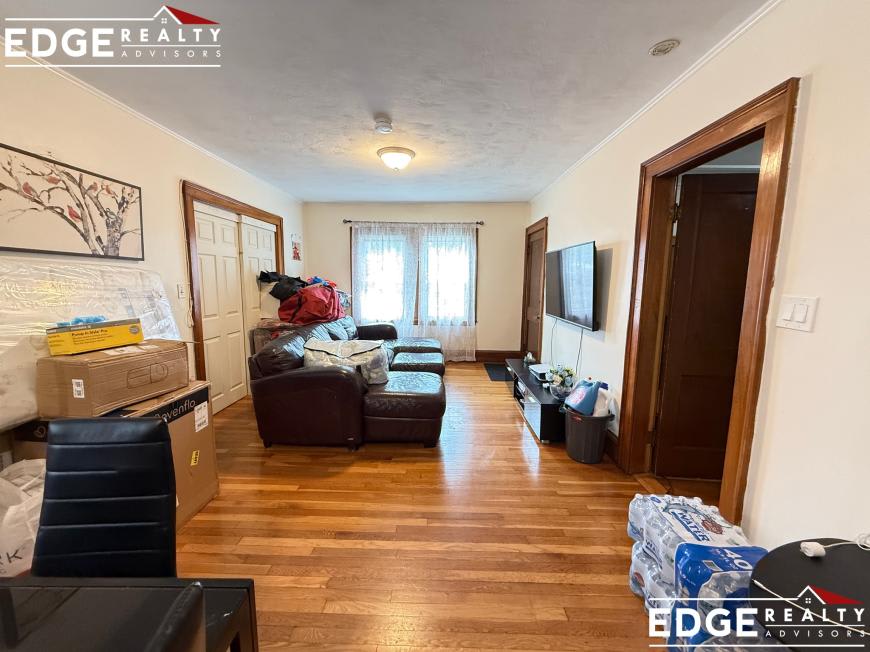 27 Perthshire Rd. – photo 5