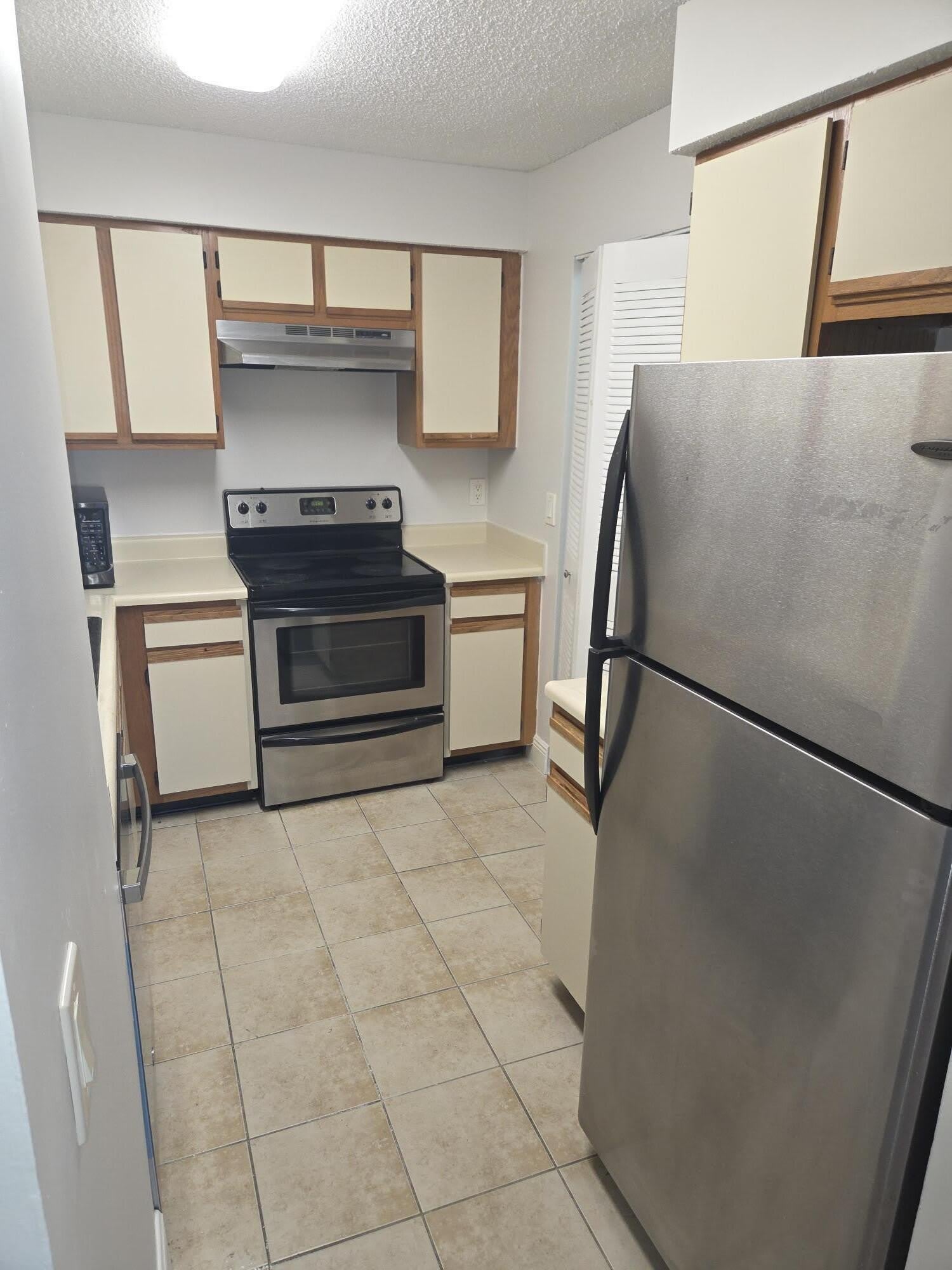1245 SW 46th Avenue – photo 3
