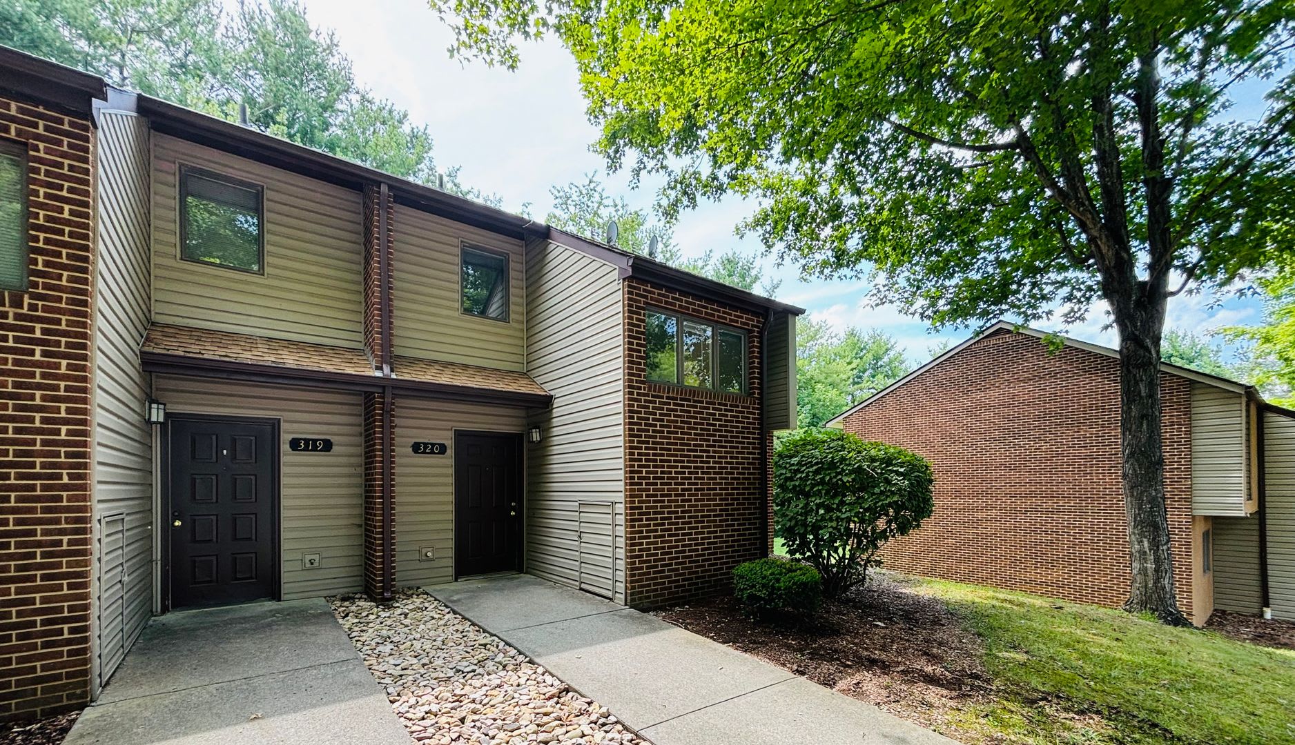 3 Bedroom 2.5 Bath Townhouse – photo 2