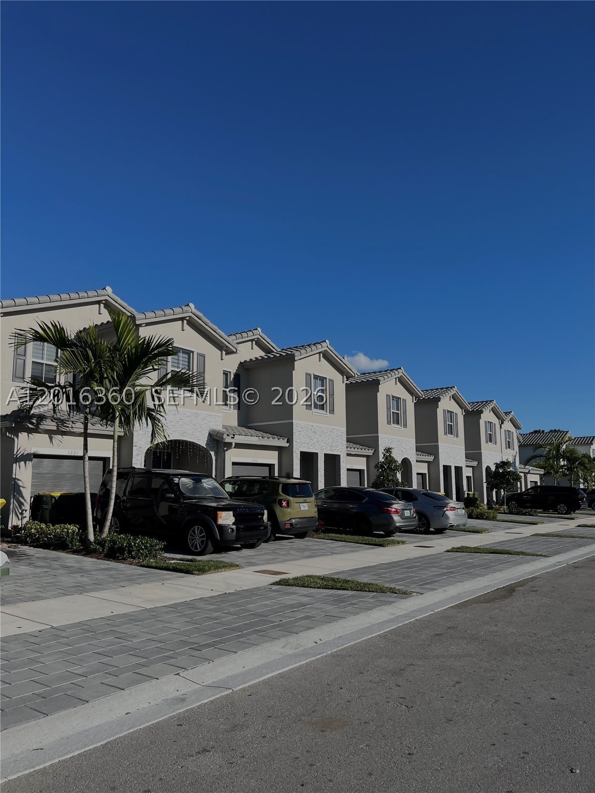 1211 SE 27th Ter – photo 2