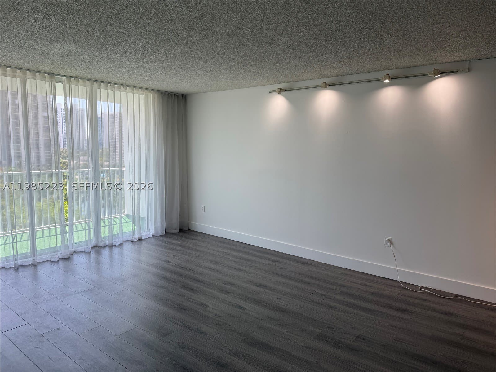 2801 NE 183rd St – photo 4