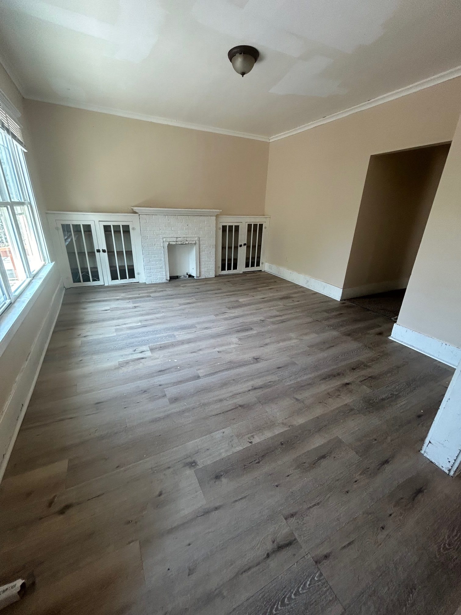 63 Montrose Avenue – photo 1