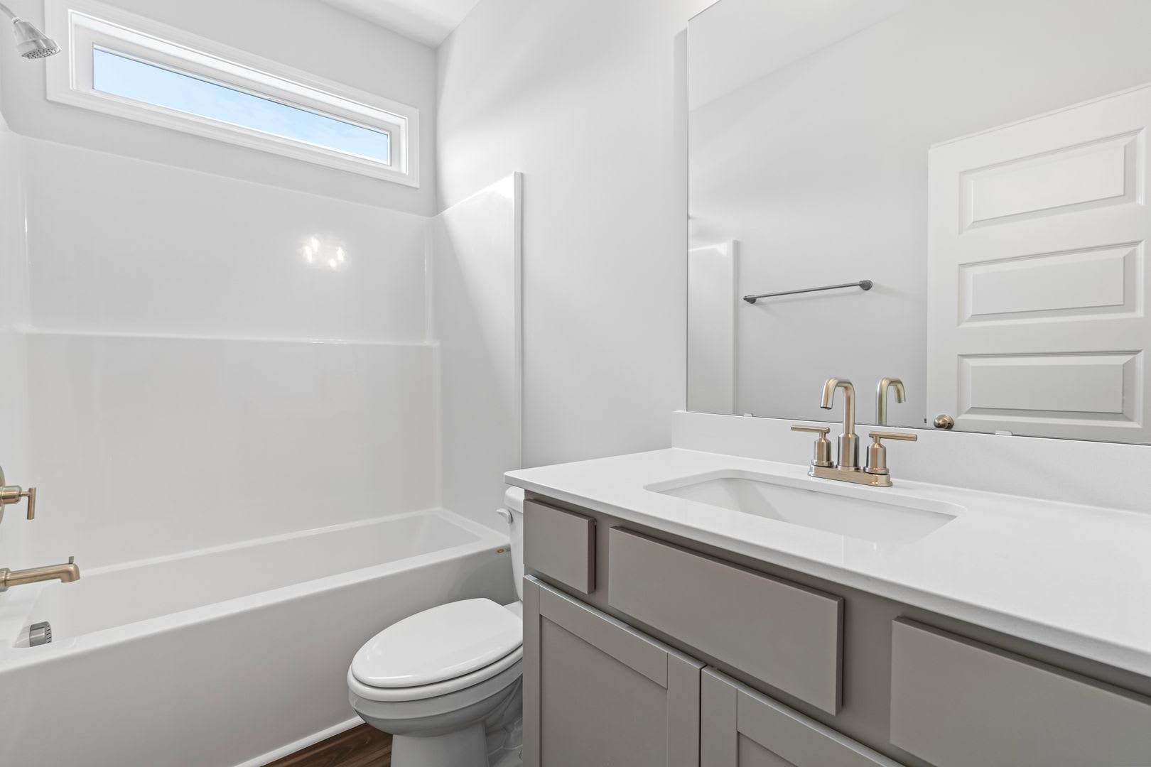 3 Bedroom Triplex in Smithfield! – photo 5