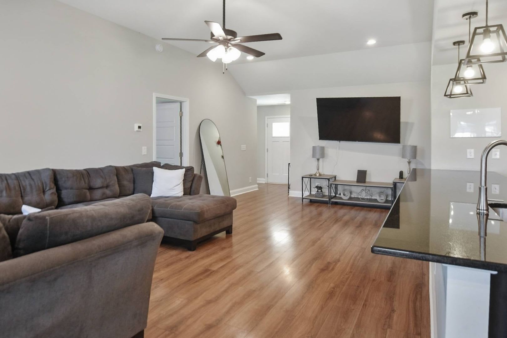 Pet Friendly Three Bedroom! – photo 3