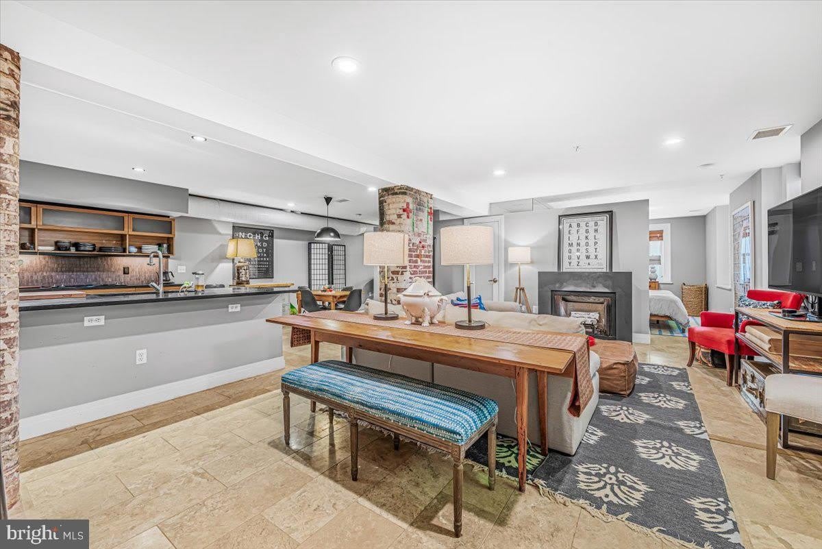 1210 QUEEN ST #1 – photo 4
