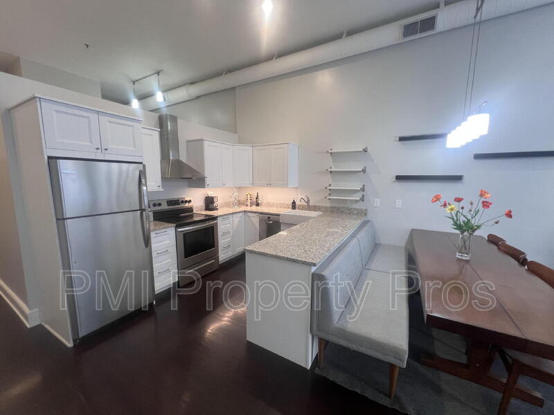 715 North Milwaukee Street – photo 4