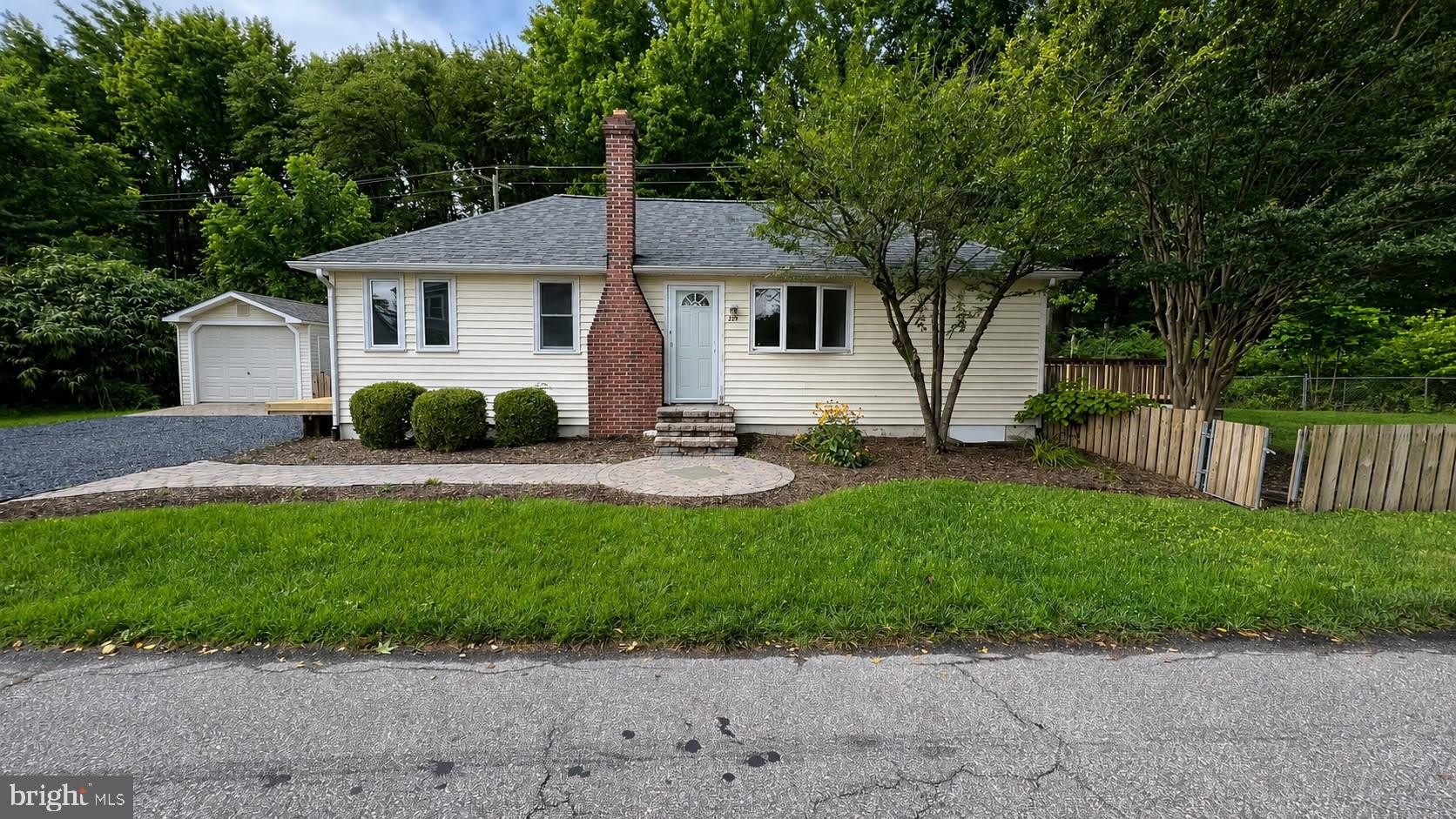 229 MARYLAND Avenue – photo 1