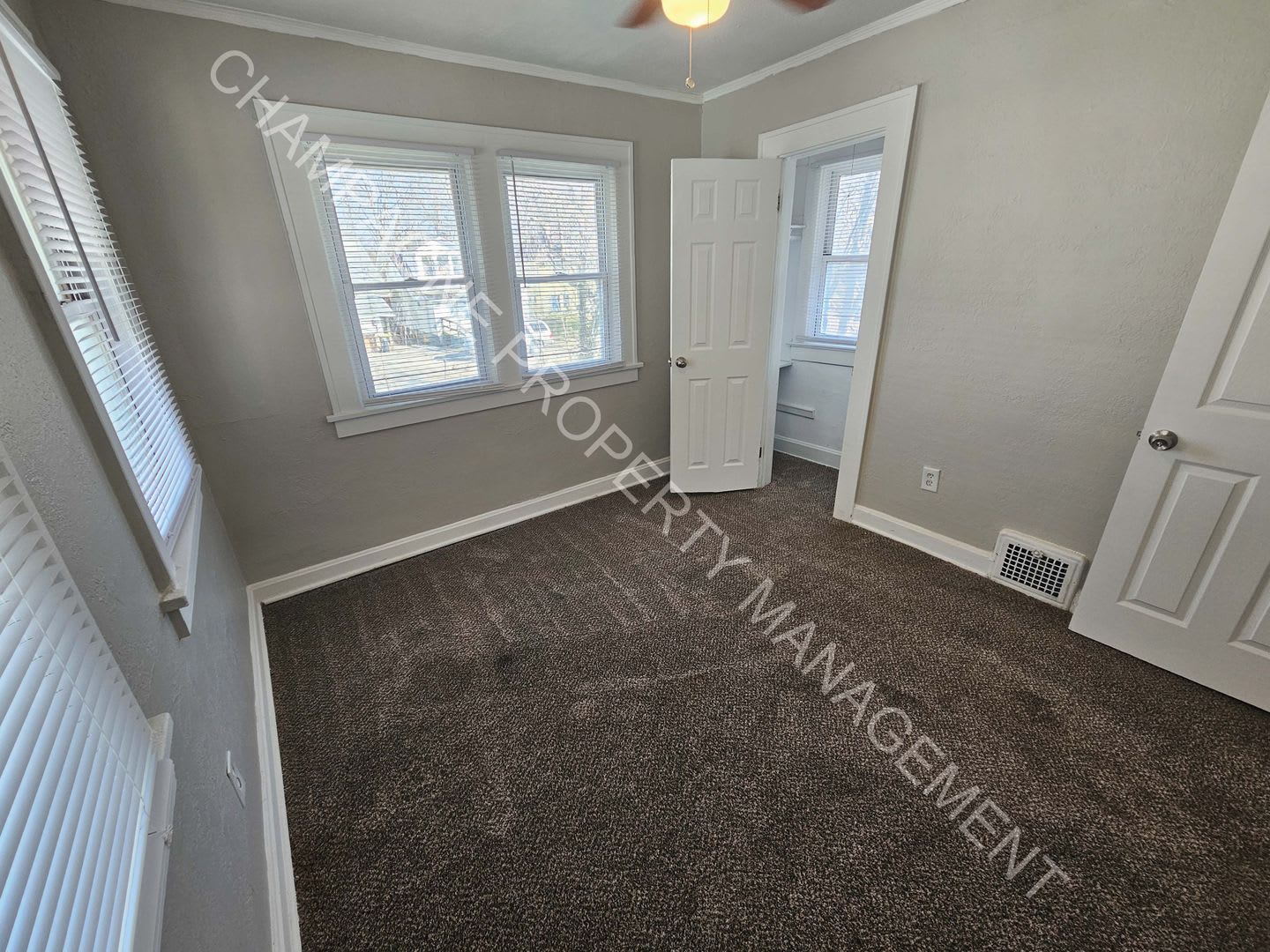 Spacious Home in KC – photo 4