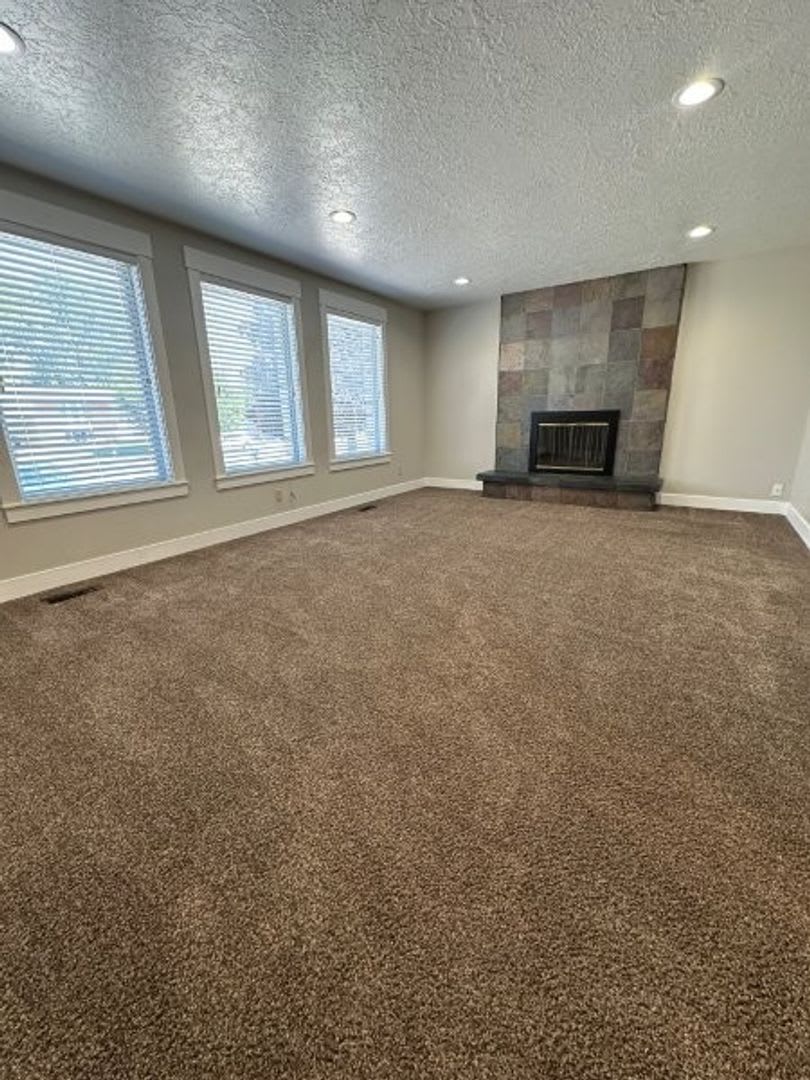 Light Up Your Summer 2 Weeks Rent Free Spacious 3 Bed 2 Bath Home With Rv Parking Outdoor Space – photo 5