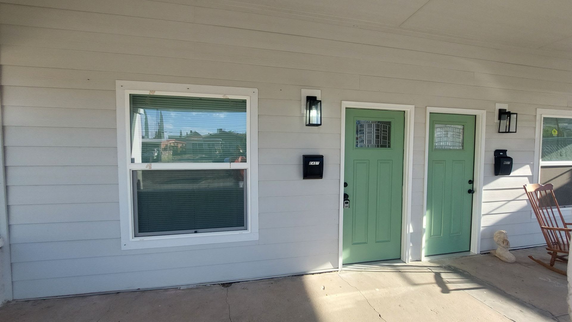 FULLY remodeled Fresh paint, ready now!!! – photo 2