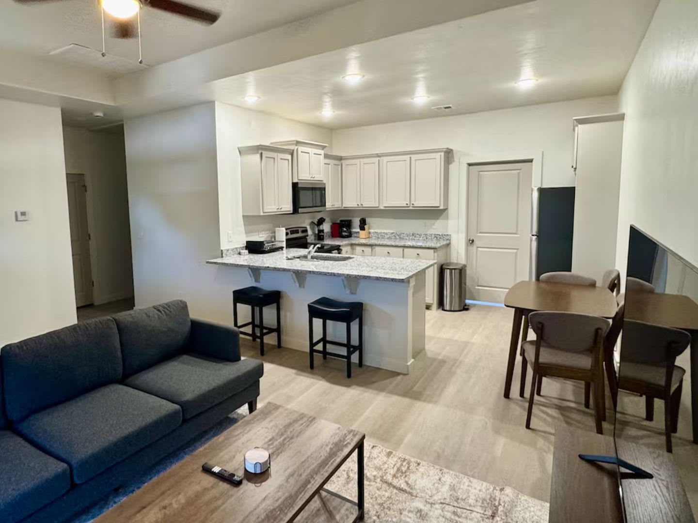 Brand New 2Br 2Ba Home Fully Furnished All Utilities Included – photo 3