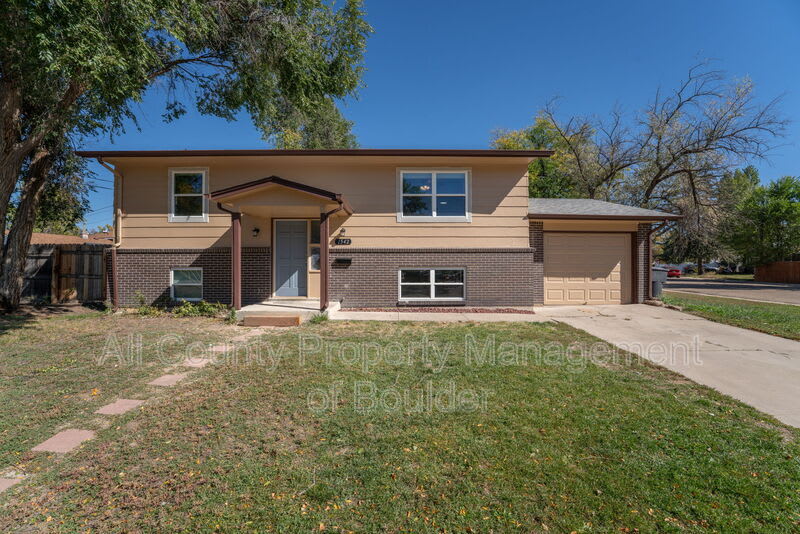 1542 Lamplighter Dr – photo 2