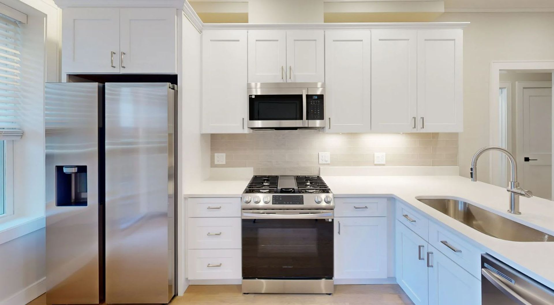 Charming 3 bedroom-No Broker Fee – photo 1