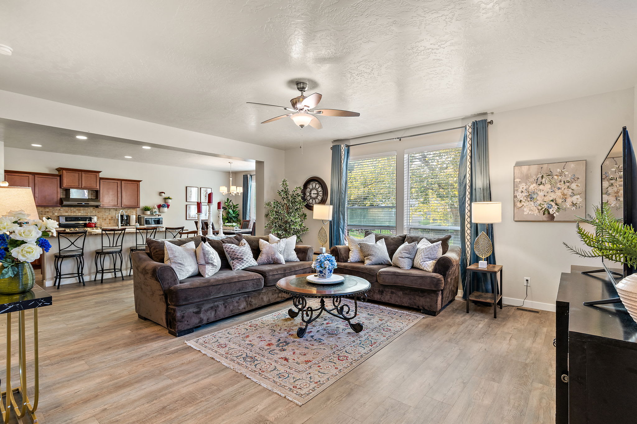 663 West Archerfield Street – photo 3