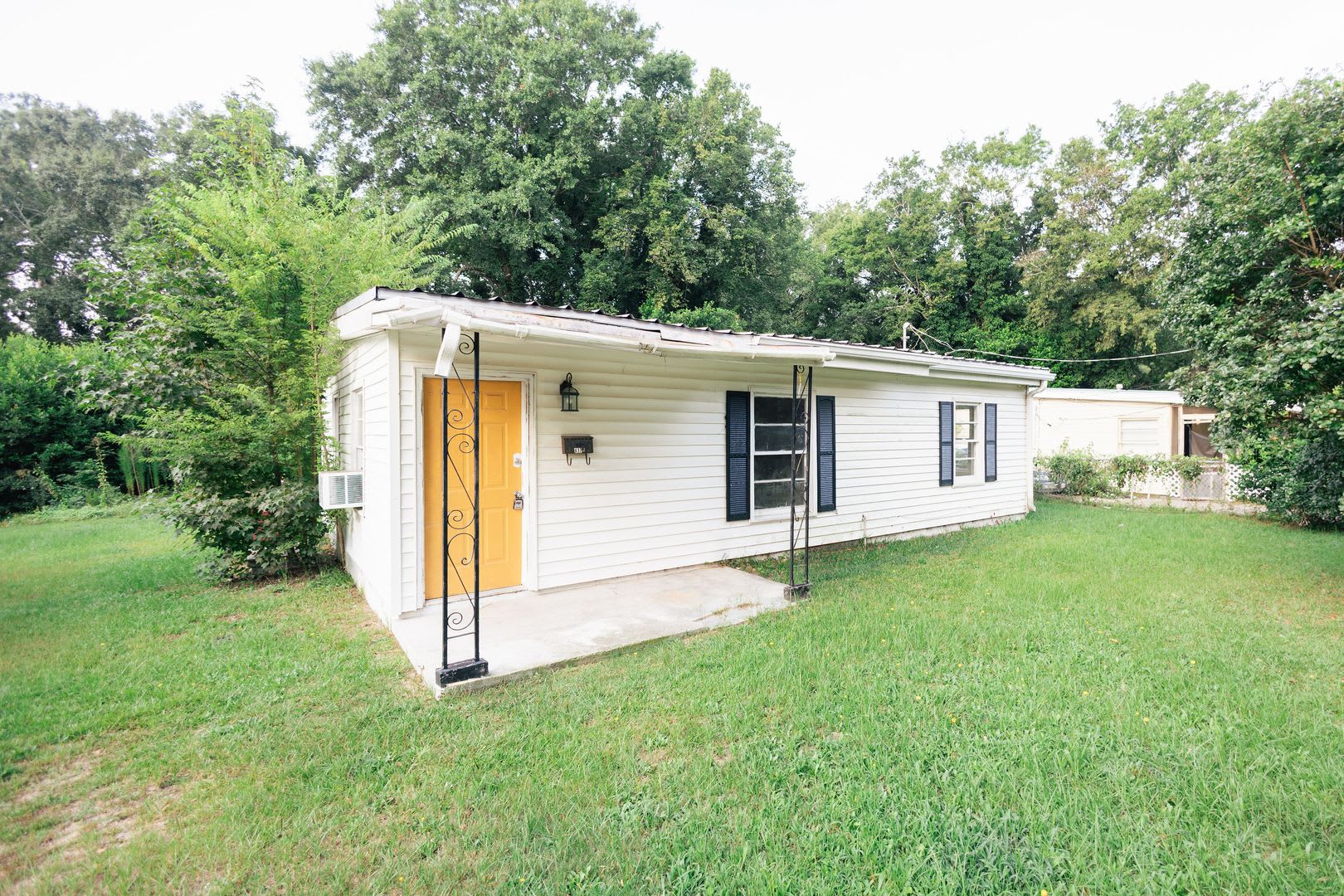 Freshly Renovated 2BR Home for Rent – 4170 Palace Ave! – photo 2