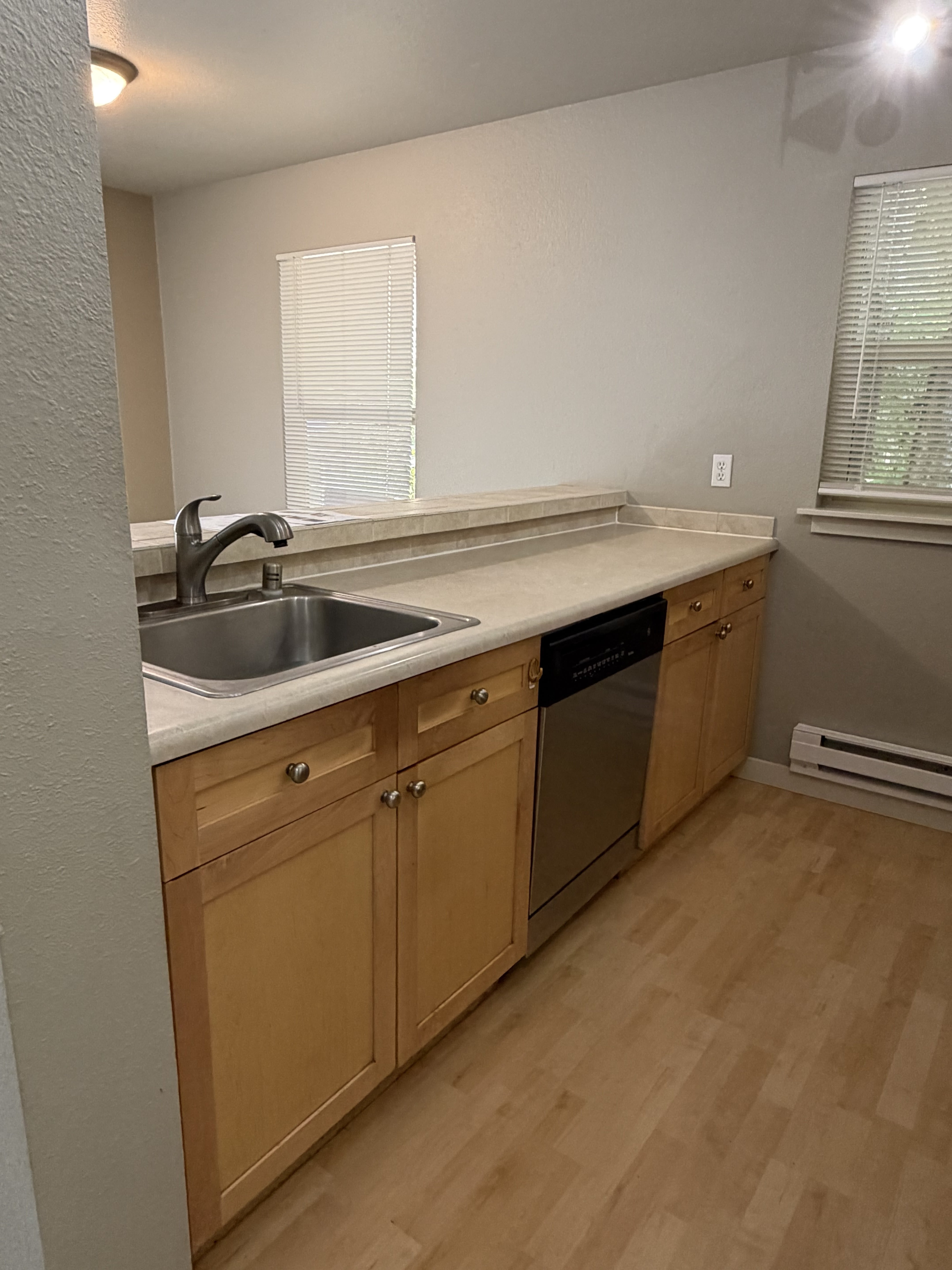 9805 Avondale Rd Ne – photo 4