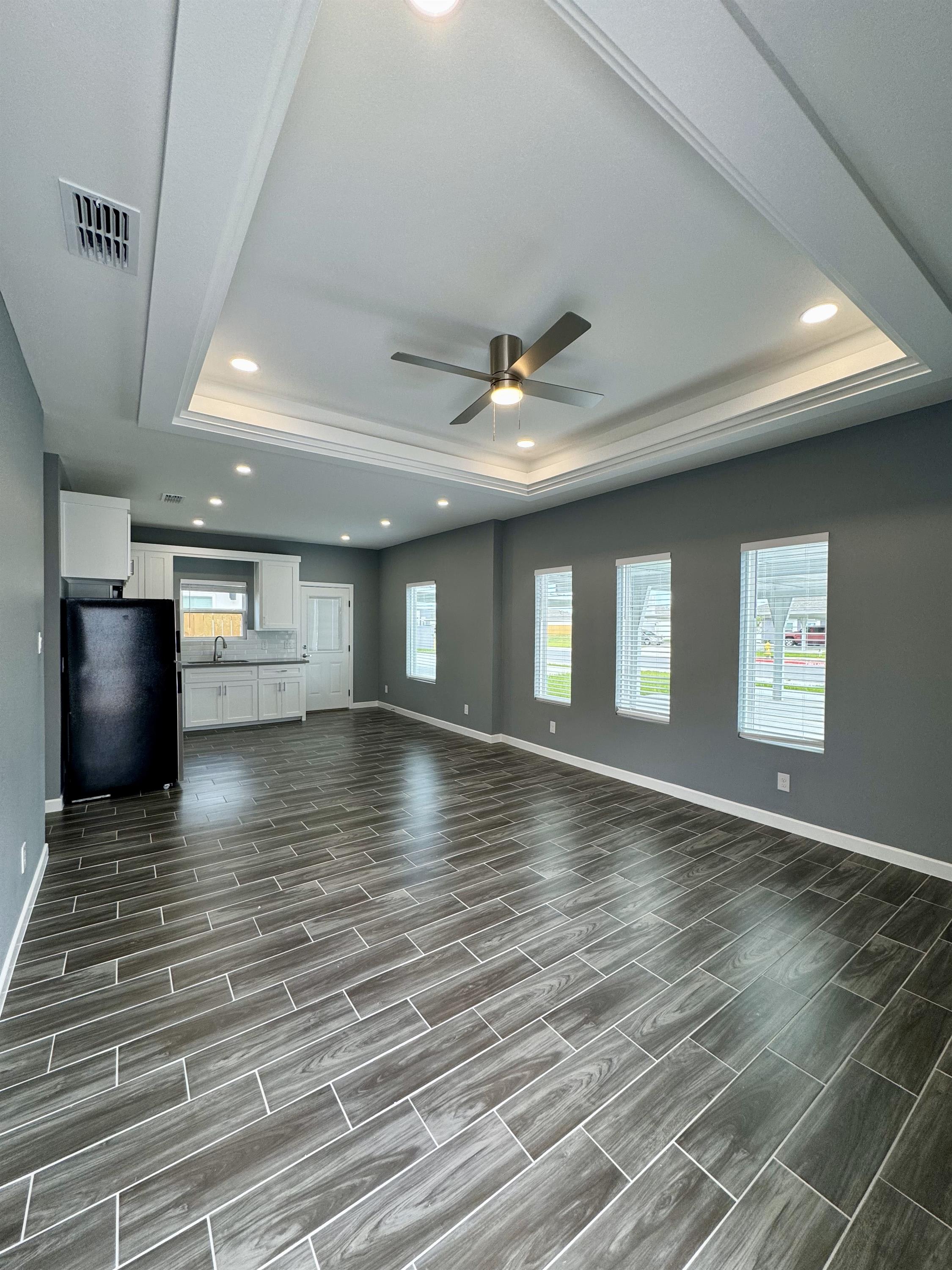 3004 West Driftwood Street – photo 2