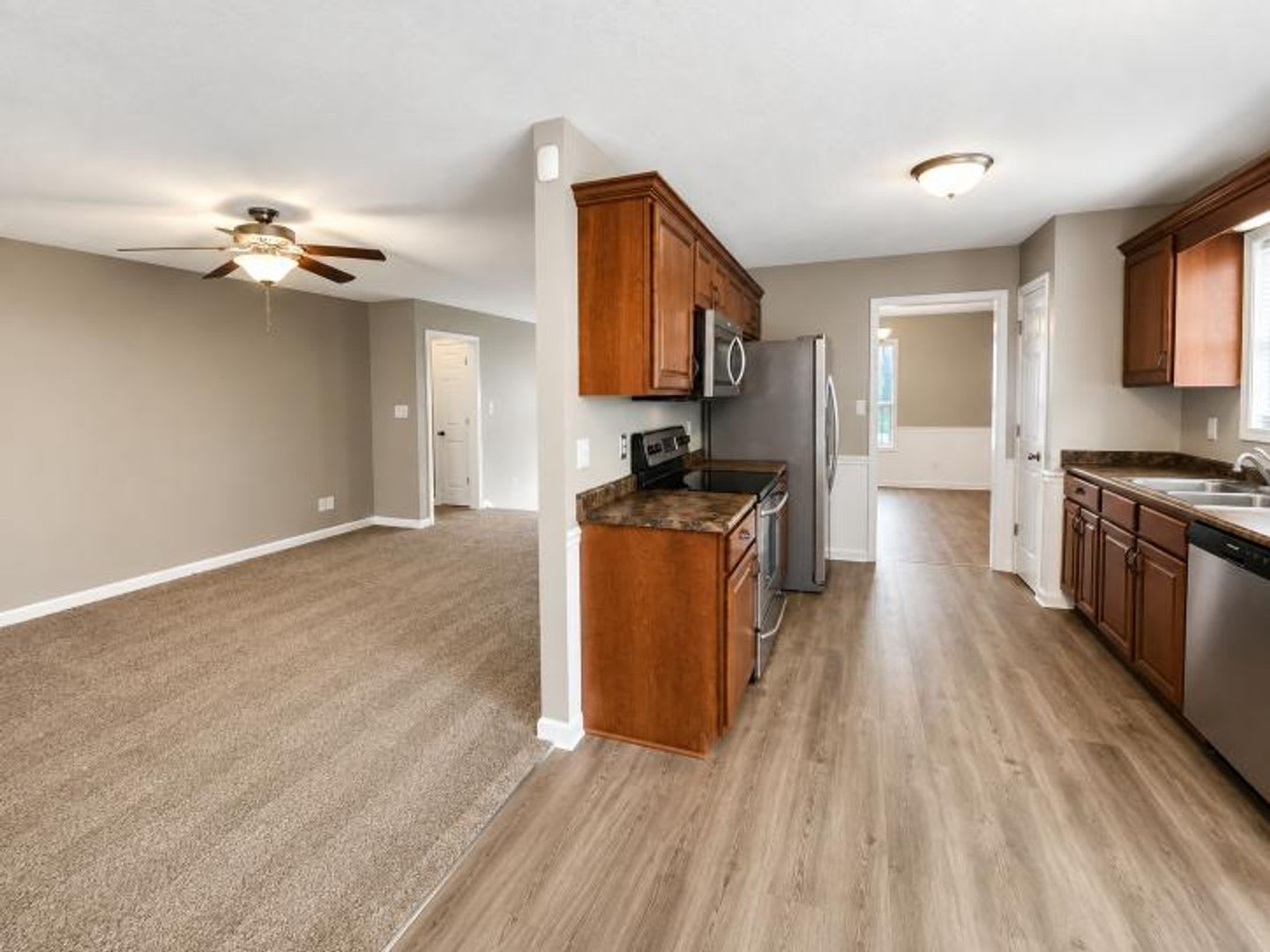 $2150.00 4 Beds 3 Baths and Bonus Room – photo 4