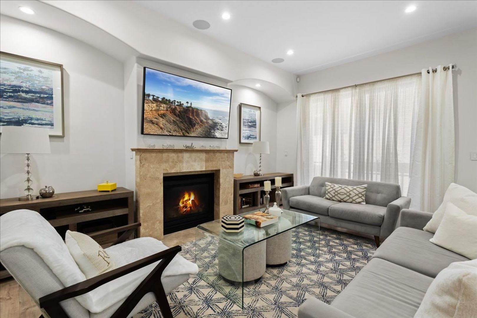 Spacious Tri Level Townhome In Valley Village – photo 4