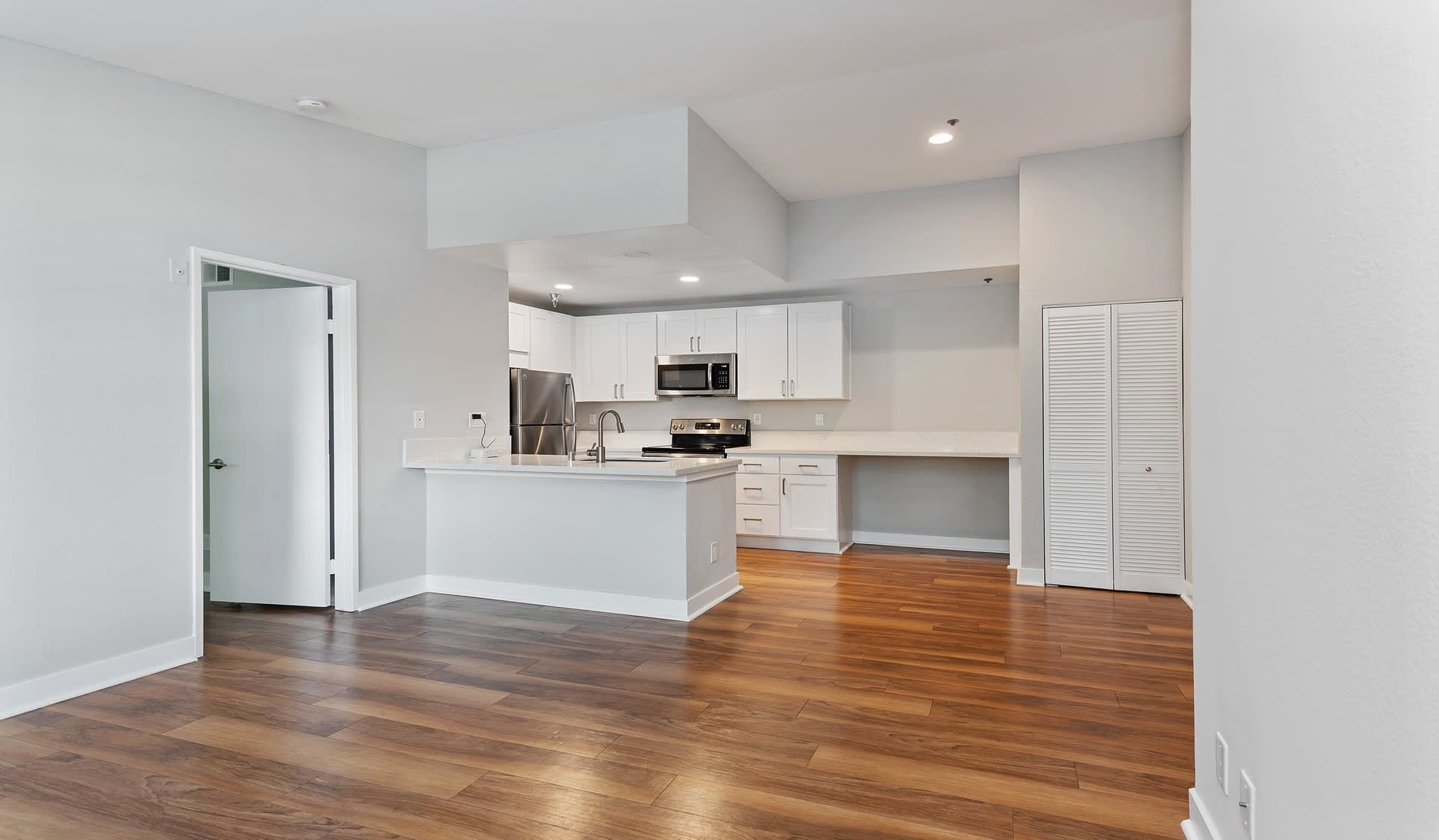 Island Club Apartments – photo 2