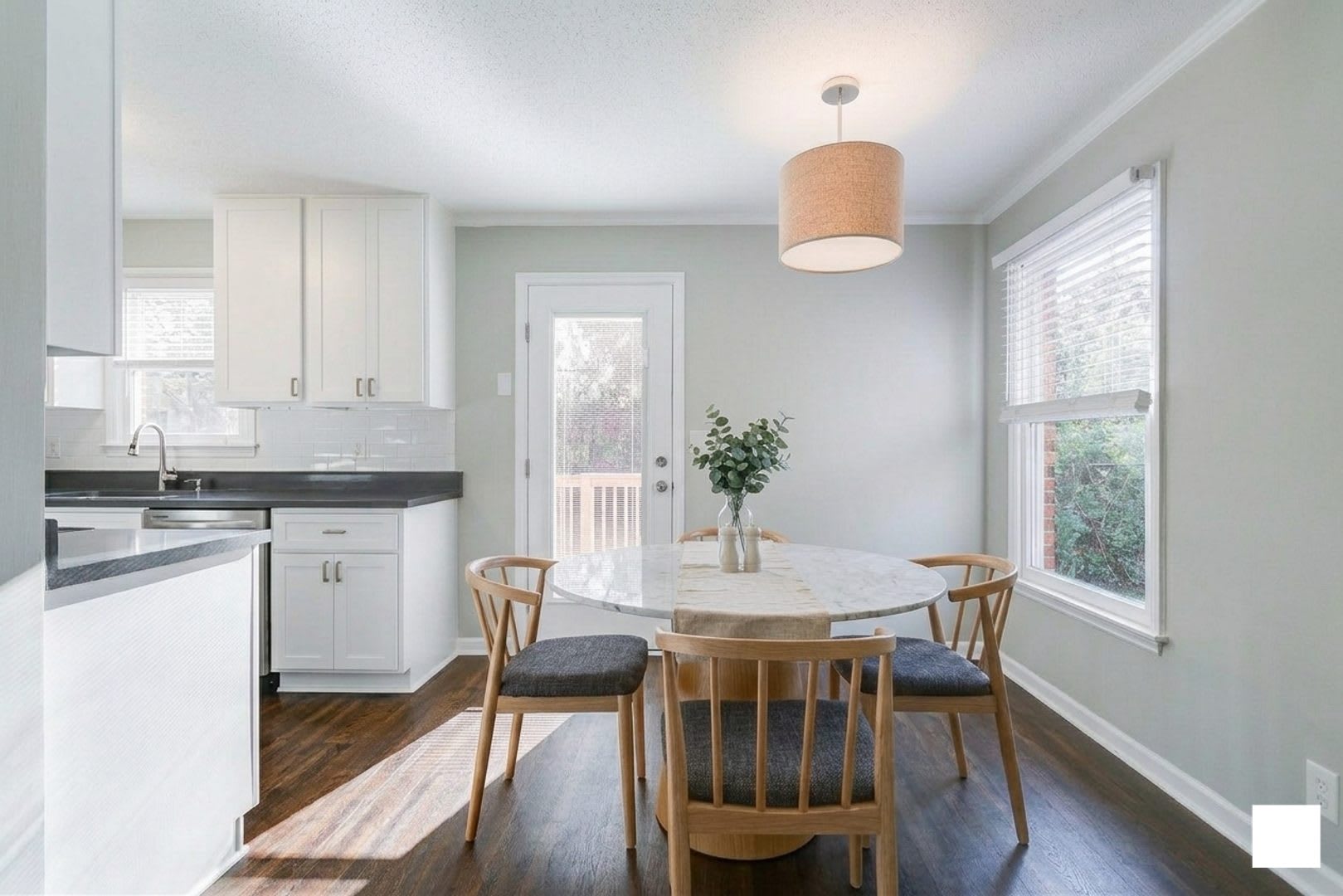 Beautifully Renovated Two Bedroom Duplex – Close to Downtown! – photo 2