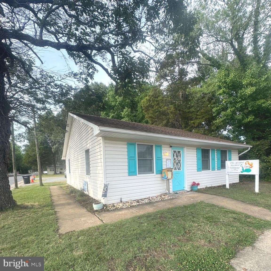 233 Colonial Avenue – photo 1