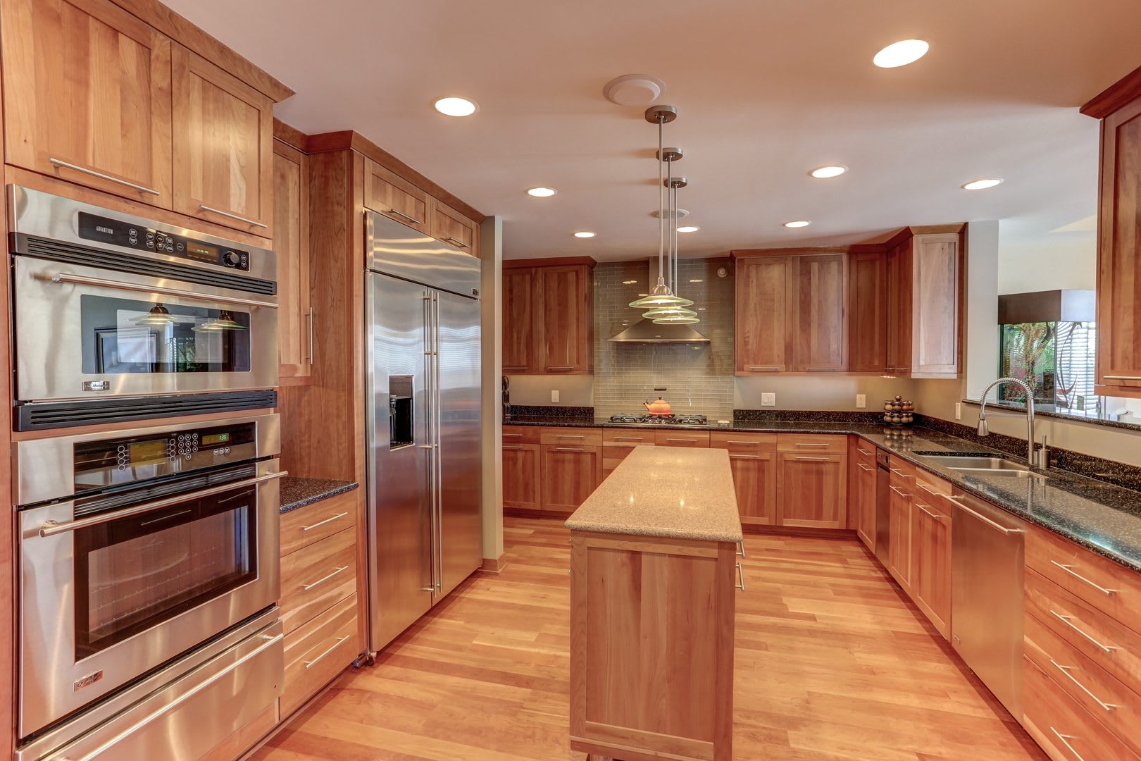 1070 Grandview Court – photo 2