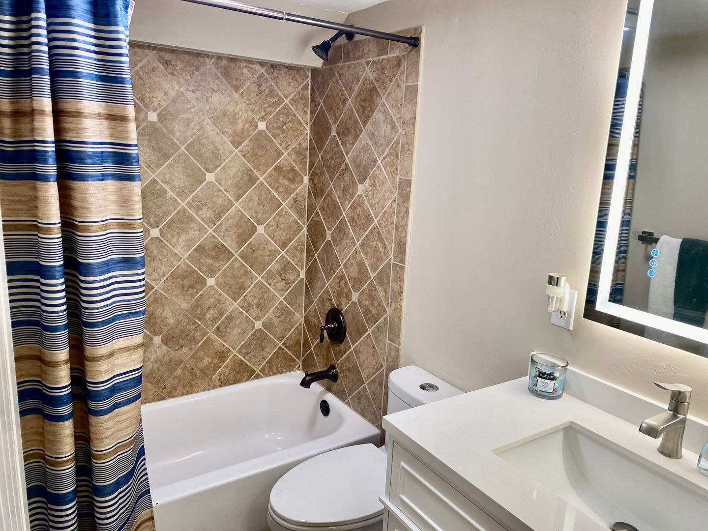 Totally renovated, pet-friendly, 4 bed / 2 bath near Alameda and Ammon Parks – photo 3
