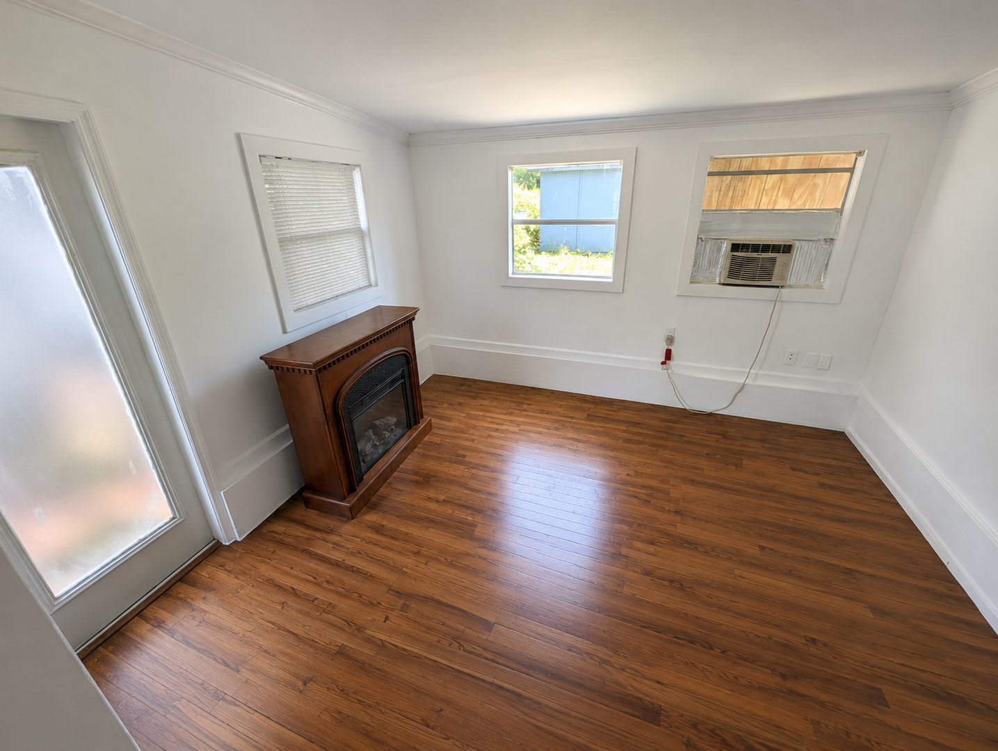 Recently Renovated 2 Bed 1 5 Bath Home With A Fully Fenced Yard – photo 5