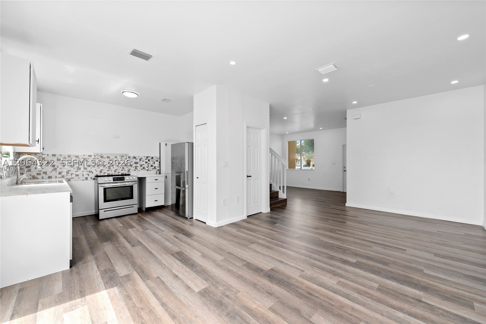 2445 SE 14th Ave – photo 2