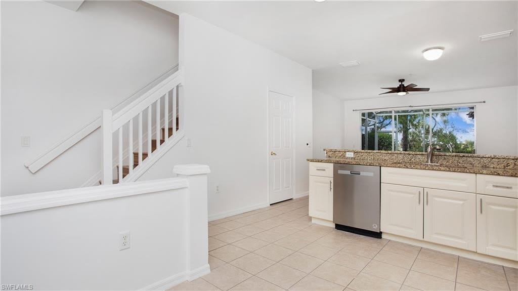 880 Hampton Cir – photo 4