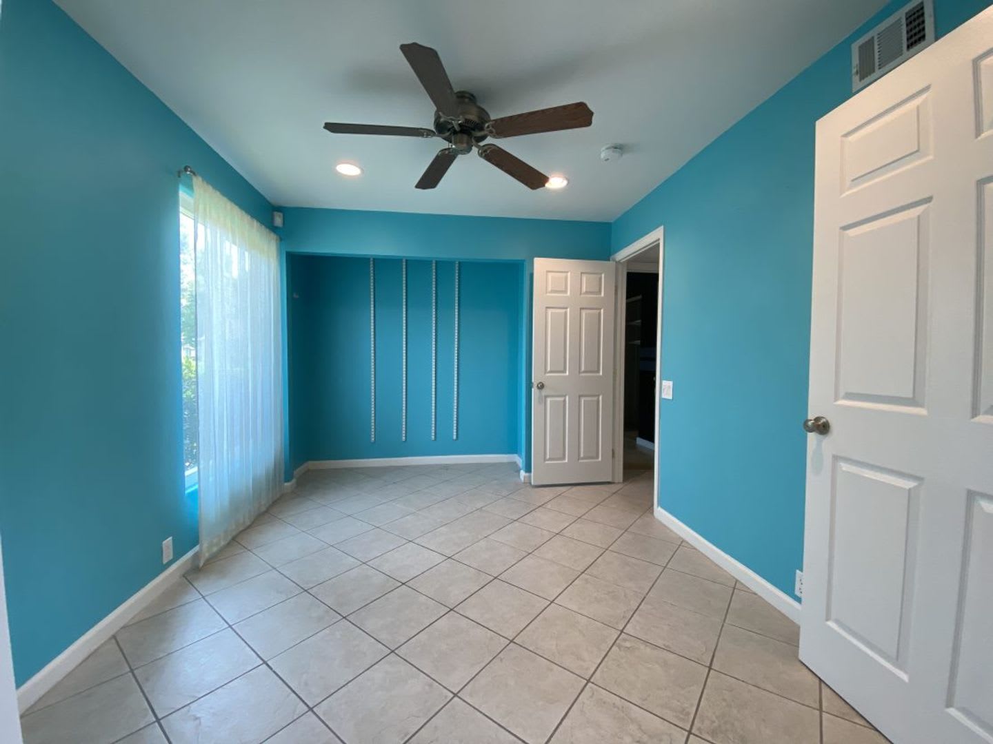 Stunning and Spacious 4 Bedroom in Mira Mesa! – photo 3