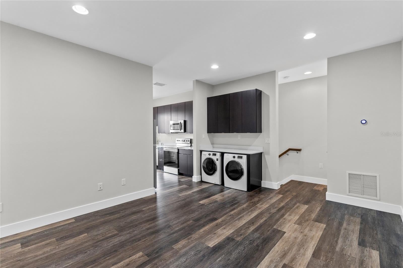 14105 CORRIGAN Avenue – photo 5